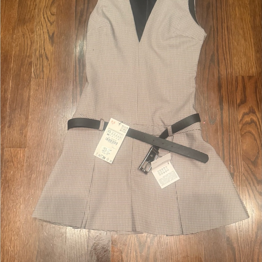 BELTED BOX PLEAT DRESS
BORDEAUX ZARA NWT